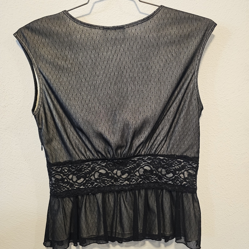 Size Large Peep Studio brand Black Lace Peplum Top - Picture 2 of 3